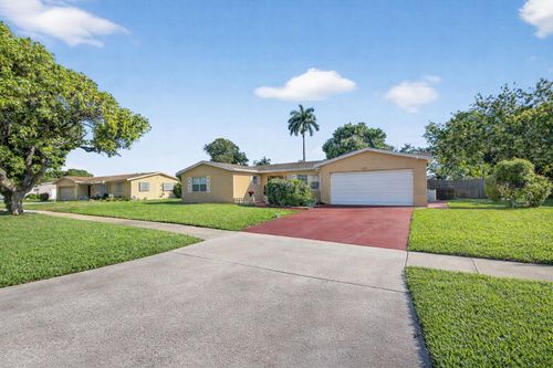 1827 Pinehurst Dr, West Palm Beach, FL, 33407-3541 | Card Image