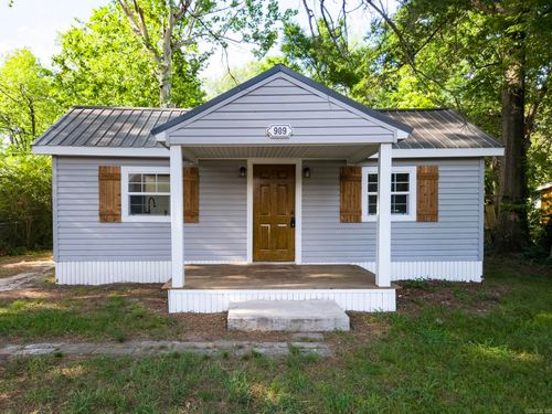 909 E 9th St, Stuttgart, AR, 72160-4525 | Card Image