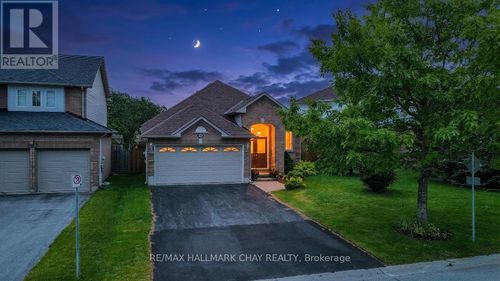 305 Stanley Street, Barrie (East Bayfield), ON, L4M6X6 | Card Image