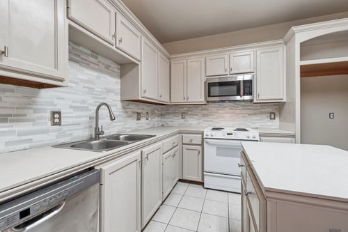 9220 Pecan Tree Dr, Baton Rouge, LA, 70810-0702 | Card Image
