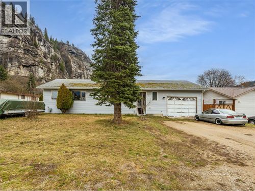 1057 Quance Street, Castlegar, BC, V0G1X0 | Card Image