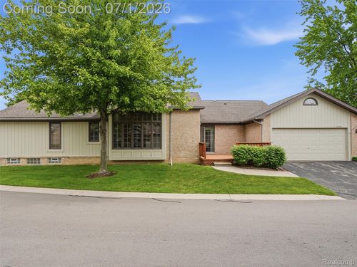 13331 Whittier Dr, Sterling Heights, MI, 48312-6912 | Card Image