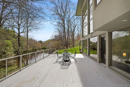 17 Fox Run Rd, Pound Ridge, NY, 10576-1727 | Card Image