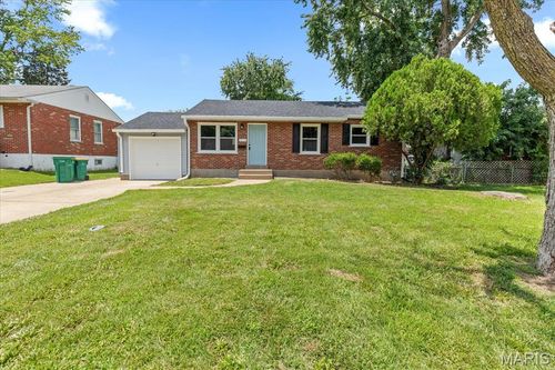 9353 Laramie Dr, Saint Louis, MO, 63137-2720 | Card Image