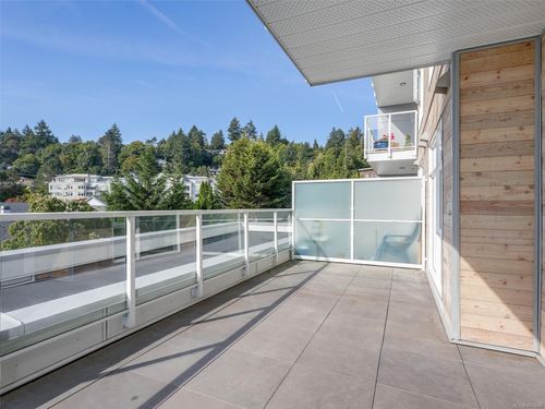 212-5120 Cordova Bay Rd, Saanich, BC, V8Y2K5 | Card Image