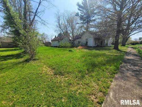 425 W Washington St, Dix, IL, 62830-1419 | Card Image
