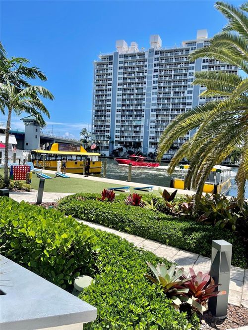 728-2670 E Sunrise Blvd, Fort Lauderdale, FL, 33304-3206 | Card Image