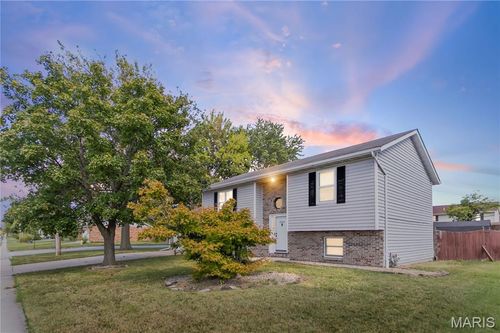 2932 Mockingbird Ln, Granite City, IL, 62040-5283 | Card Image