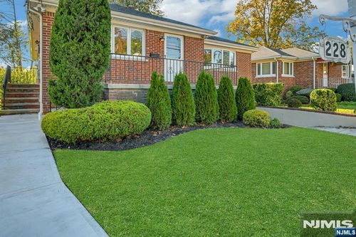 228 Forest Rd, Fort Lee, NJ, 07024-4346 | Card Image