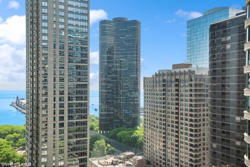 1605-401 E Ontario St, Chicago, IL, 60611-7172 | Card Image