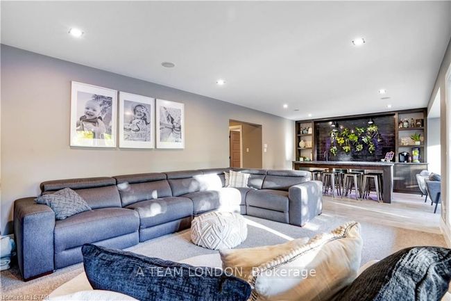 1095 Riverbend Rd, House other with 4 bedrooms, 0 bathrooms and 2 parking in London ON | Image 38