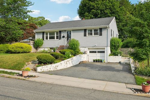 17 Maplewood Blvd, Suffern, NY, 10901-7633 | Card Image