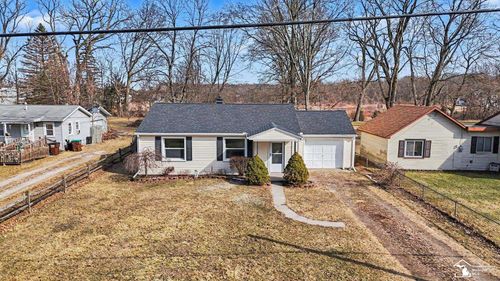 7134 Maplewood Dr, Temperance, MI, 48182-1329 | Card Image