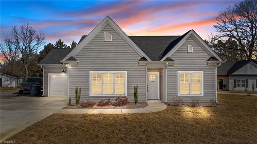 372 W Lee Ave, Yadkinville, NC, 27055-7670 | Card Image