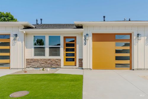 1239 Phillips Cir, Ontario, OR, 97914-3905 | Card Image