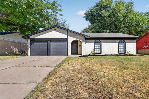 628 Lisa St, Burleson, TX, 76028-5832 | Card Image