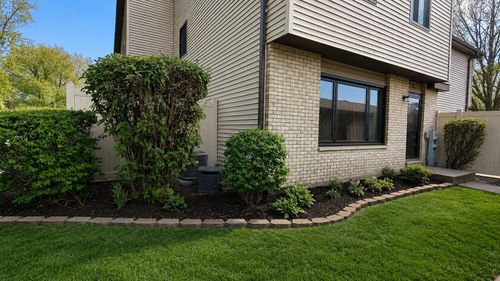 290 Woodlawn Rd, New Lenox, IL, 60451-2289 | Card Image