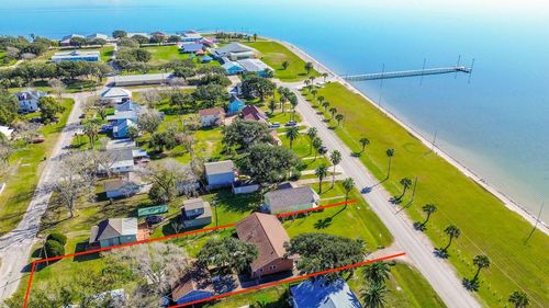 124 S Bay Blvd, Palacios, TX, 77465-5428 | Card Image