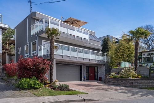 15145 Victoria Ave, White Rock, BC, V4B1G5 | Card Image