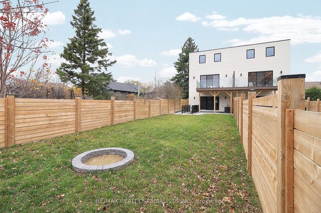 1048 Roosevelt Rd, House attached with 5 bedrooms, 6 bathrooms and 2 parking in Mississauga ON | Image 49