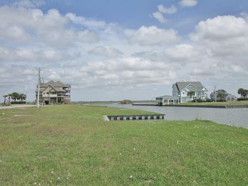 13 Saddlebunch, Hitchcock, TX, 77563-1403 | Card Image