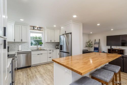 20250 Simmons Rd, Waynesville, MO, 65583-3319 | Card Image