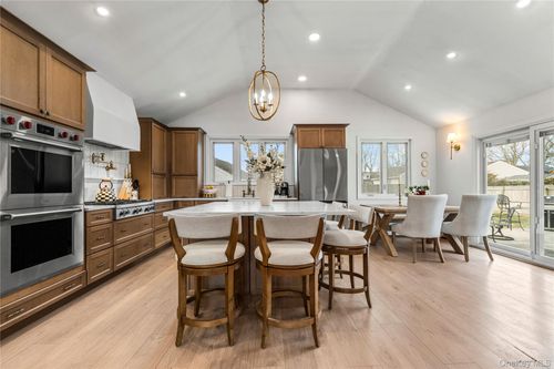 64 Nehring Ave, Babylon, NY, 11702-2426 | Card Image