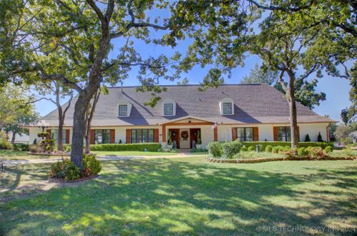 6798 Timberlane Rd, Tulsa, OK, 74136-4523 | Card Image