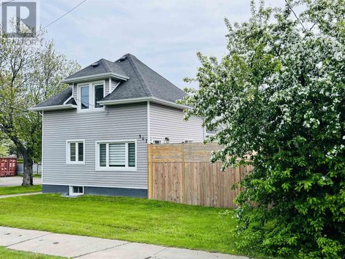 547 Court St N, Thunder Bay, ON, P7A4Y3 | Card Image