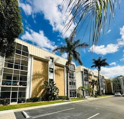 apt-408-3000 Ne 16th Ave, Oakland Park, FL, 33334-5216 | Card Image