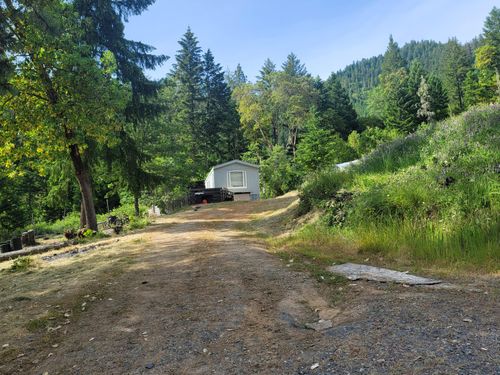 808 Placer Road, Sunny Valley, OR, 97497 | Card Image