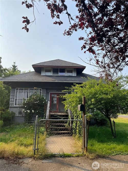 906 Maple St, Hoquiam, WA, 98550-2111 | Card Image
