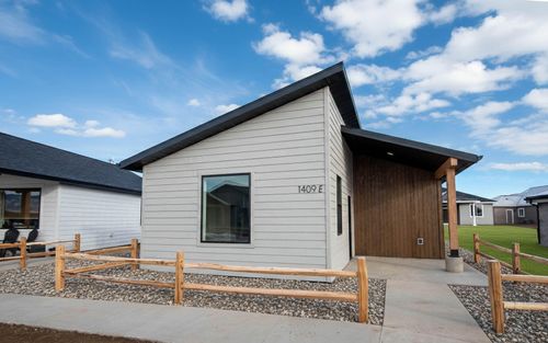 e-1409 Windsor Dr, Ranchester, WY, 82839-8554 | Card Image