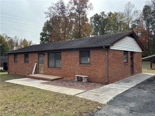 3598 Robindale Dr, Winston Salem, NC, 27107-2611 | Card Image