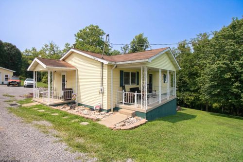 84 Boxwood Dr, Clarksburg, WV, 26301-6712 | Card Image