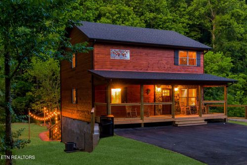 3211 Old Mountain Rd, Sevierville, TN, 37876-9314 | Card Image