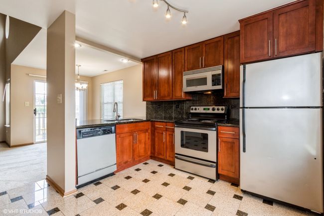 APT-5 - 1752 Eastwood Ct, Condo with 2 bedrooms, 1 bathrooms and 2 parking in Schaumburg IL | Image 5