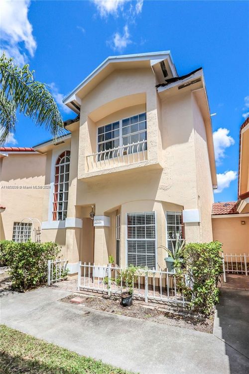 15253-15253 Sw 111th St, Miami, FL, 33196-4521 | Card Image