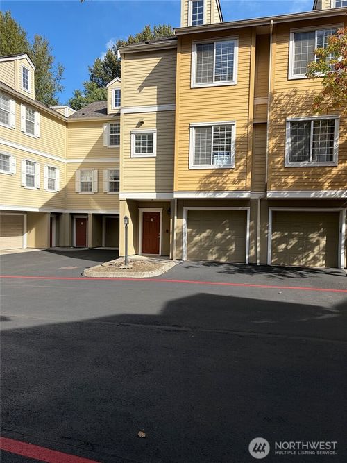 f3-1800 Ne 40th St, Renton, WA, 98056-2074 | Card Image