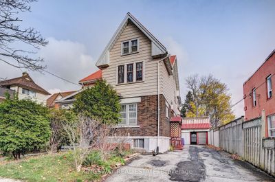 362 Duke St W, Home with 5 bedrooms, 3 bathrooms and 3 parking in Kitchener ON | Image 1