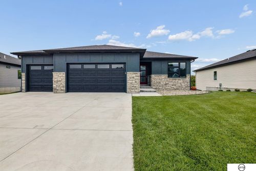 915 Hackberry St, Bennet, NE, 68317-2511 | Card Image