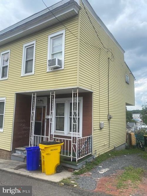 7 Becker St, SCHUYLKILL HAVEN, PA, 17972-1203 | Card Image