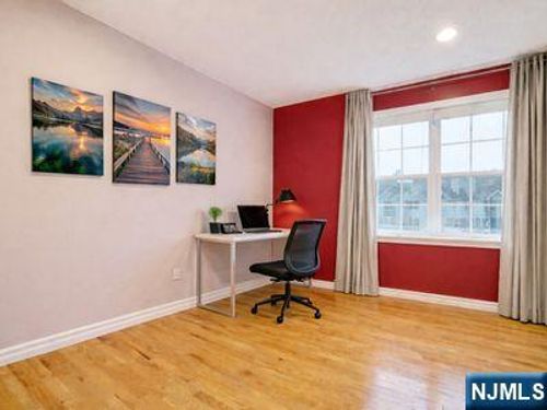 31 Edinburgh Ct, Edison, NJ, 08820-4669 | Card Image