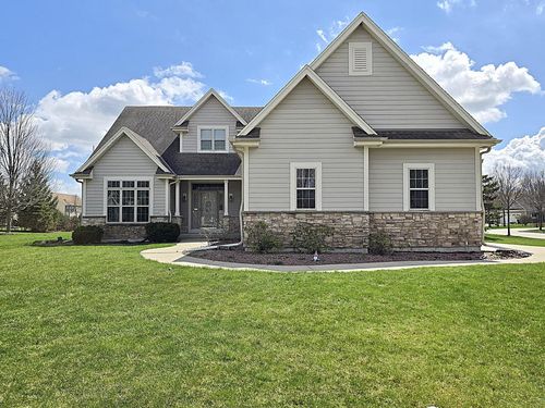 9729 W Prairie Grass Way, Franklin, WI, 53132-7201 | Card Image