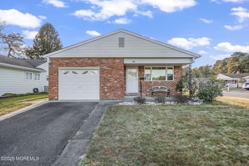 39 Fontana St, Toms River, NJ, 08757-5741 | Card Image