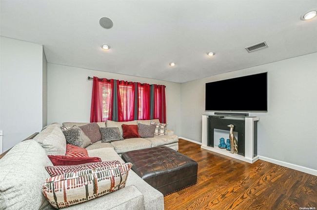 9 Wakefield Ct, House other with 5 bedrooms, 4 bathrooms and null parking in Deer Park NY | Image 19