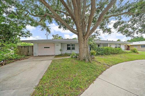 2340 Valencia Dr, SARASOTA, FL, 34239-5311 | Card Image