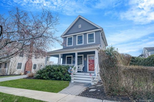 407 Wiggins St, Greenport, NY, 11944-1888 | Card Image