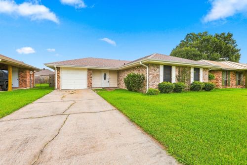 305 Louis Dr, Houma, LA, 70364-2208 | Card Image