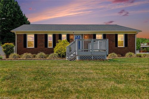 660 Brookmont Drive, Winston-Salem, NC, 27107 | Card Image